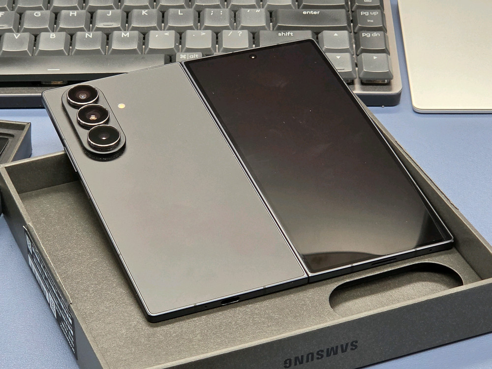 갤럭시 폴드7 스마트폰 512GB--6