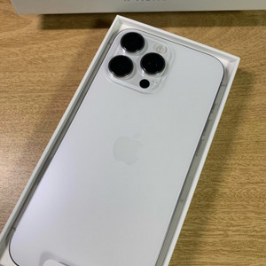 아이폰16프로맥스 512 화이트 자급제 애플케어0 팝니다