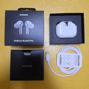 갤럭시 버즈3프로 화이트 풀박스 / 삼성케어플러스 양도 가능 / 상태 A급