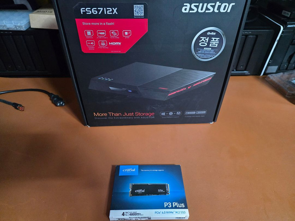 아수스토어 ASUSTOR FS6712X 10G 12베이+M.2 SSD 4TB 미개봉 이미지