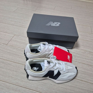 쿨거래시 6만5천택포! 미착용 새제품 정품 뉴발란스 327 편한 운동화 남아여아 공용 4계절 운동화 200 이미지