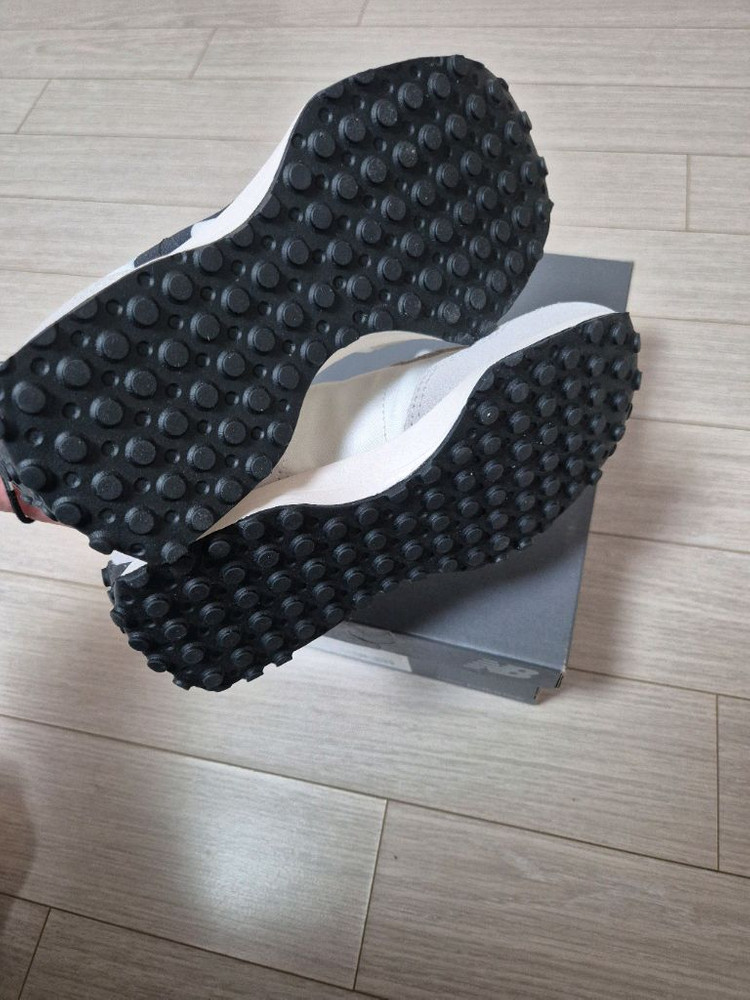 쿨거래시 6만5천택포! 미착용 새제품 정품 뉴발란스 327 편한 운동화 남아여아 공용 4계절 운동화 200 이미지