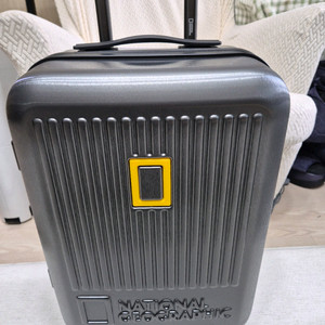 내셔널지오그래픽 캐리어 20인치 기내용 새제품 (차콜)