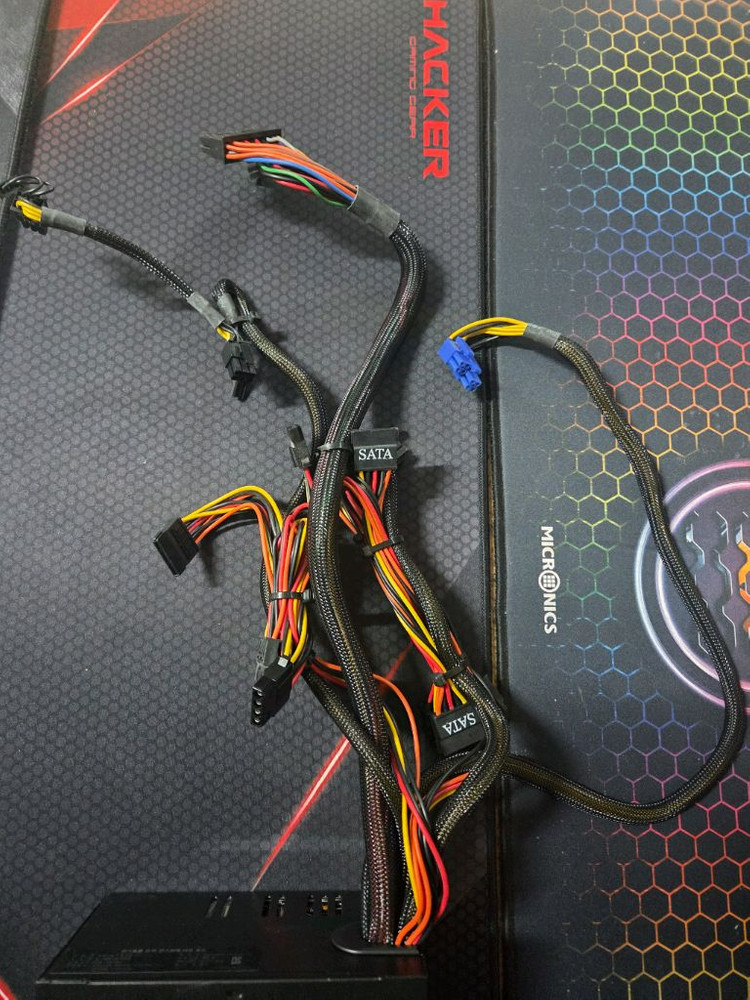 슈퍼플라워 700W 파워서플라이--2