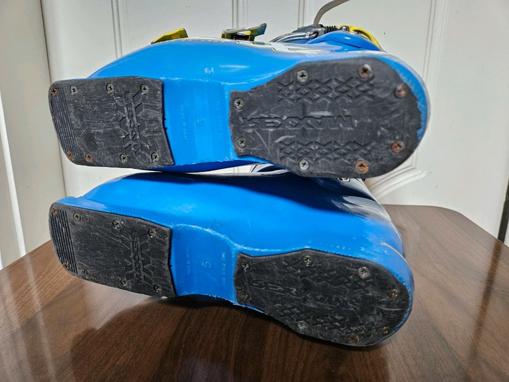 렉삼 130 M 250~255mm 발볼넓은 스키부츠 이미지