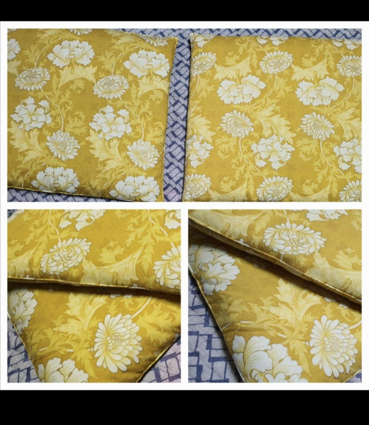 솜방석 2개 같은 크기 솜이 많이 들어서 두툼함 고급면 지퍼커버임 7천원 이미지