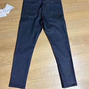 새제품급) 유니클로 스트레치셀비지 슬림핏 생지 진 청바지 31사이즈 팝니다