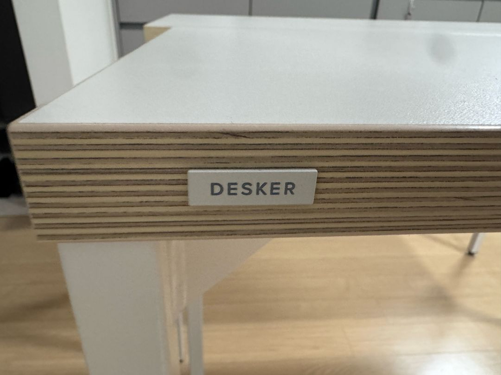 데스커 책상 1000x400 2개 이미지