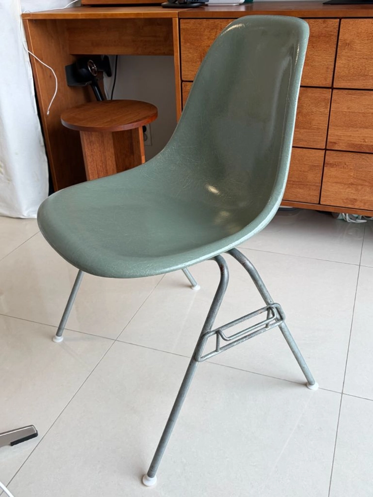 허먼밀러 임스체어 seaform green 이미지
