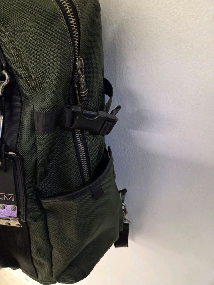 투미 카키 백팩 이미지