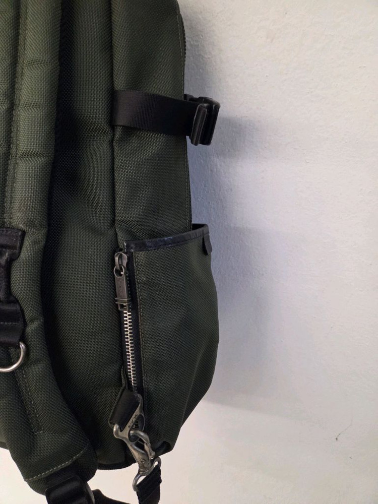 투미 카키 백팩 이미지