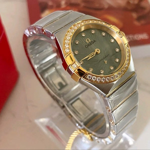 한소희 오메가 컨스텔레이션 문샤인 시계