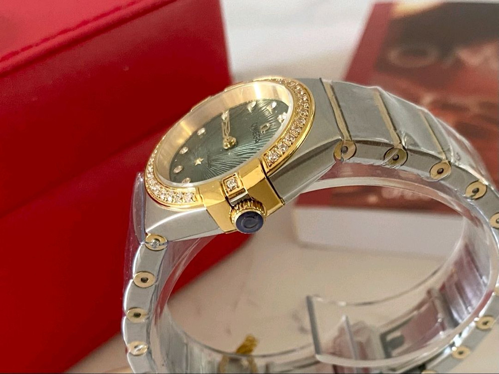 한소희 오메가 컨스텔레이션 문샤인 시계--2