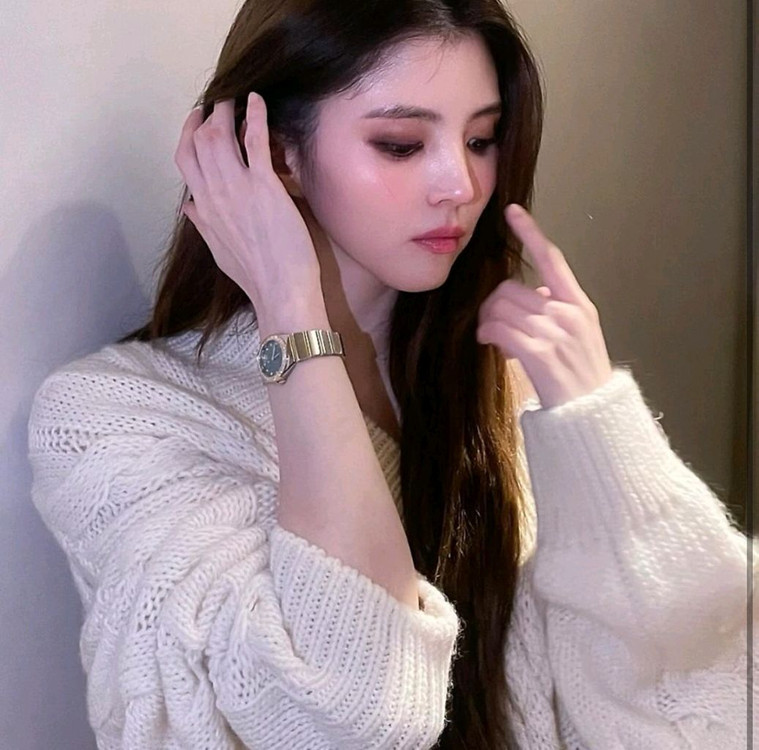 한소희 오메가 컨스텔레이션 문샤인 시계--9