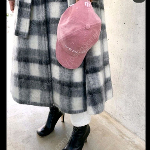 베루툼 프론트 로고 코듀로이 볼캡 핑크 11am 얼바닉 샵엠 더버넷 타낫 렉토 아베마무아 이미지