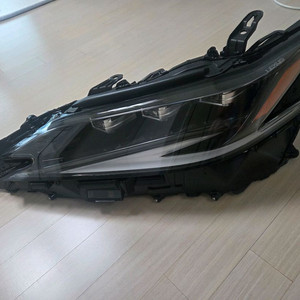 렉서스ES300h 7.5세대 3구 라이트 팝니다(운전석) 이미지