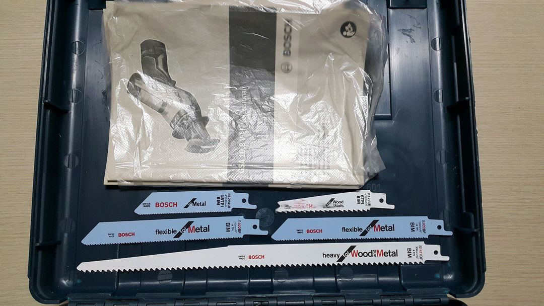 보쉬 GSA 10.8V-LI 충전컷소 이미지