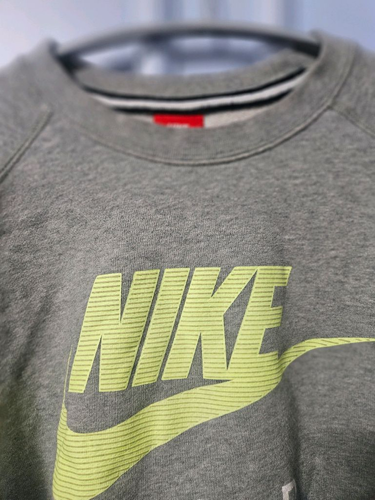 나이키 AIR 맨투맨 회색 형광로고--3