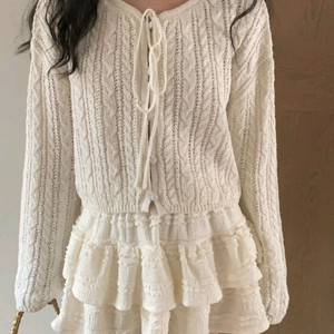 쇼퍼랜드 케이블 리본 니트 볼레로 가디건 발레코어 / 프렌치오브 메이비베이비 로버블 크림치즈마켓 러브앤드팝 니어웨어 이미지