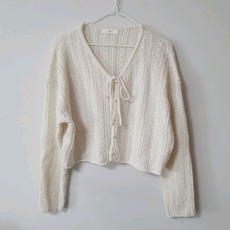 쇼퍼랜드 케이블 리본 니트 볼레로 가디건 발레코어 / 프렌치오브 메이비베이비 로버블 크림치즈마켓 러브앤드팝 니어웨어 이미지