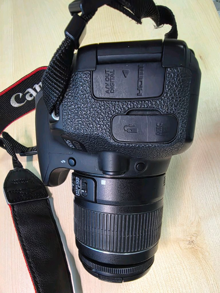 캐논 EOS 700D 카메라 + 18-55mm 렌즈 이미지