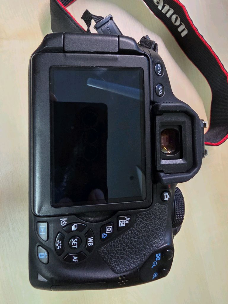 캐논 EOS 700D 카메라 + 18-55mm 렌즈 이미지