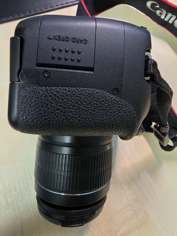 캐논 EOS 700D 카메라 + 18-55mm 렌즈 이미지