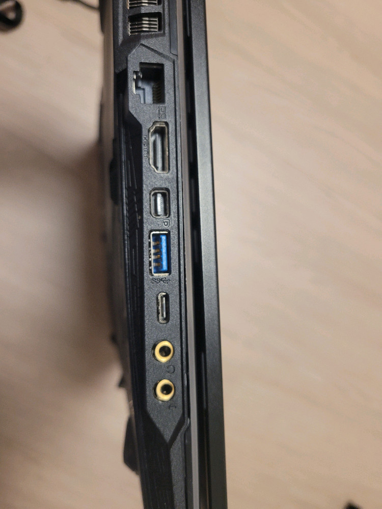 MSI 노트북 i7 9750h RTX2060 고장 부품용 충전기 포함--5