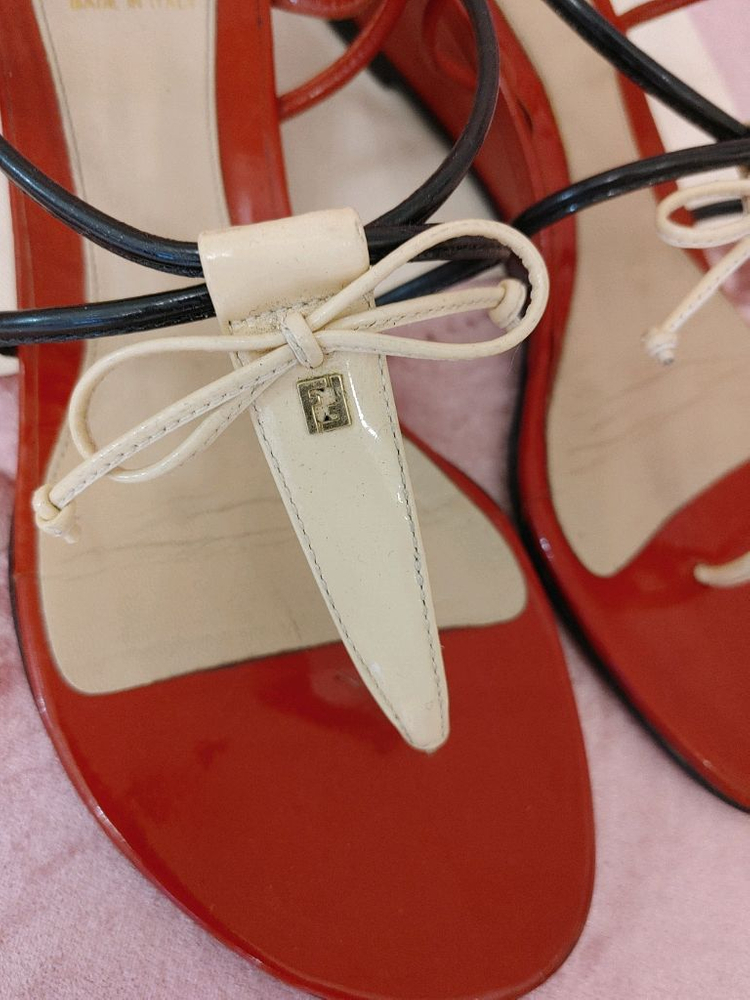 정품- 펜디 샌들--1
