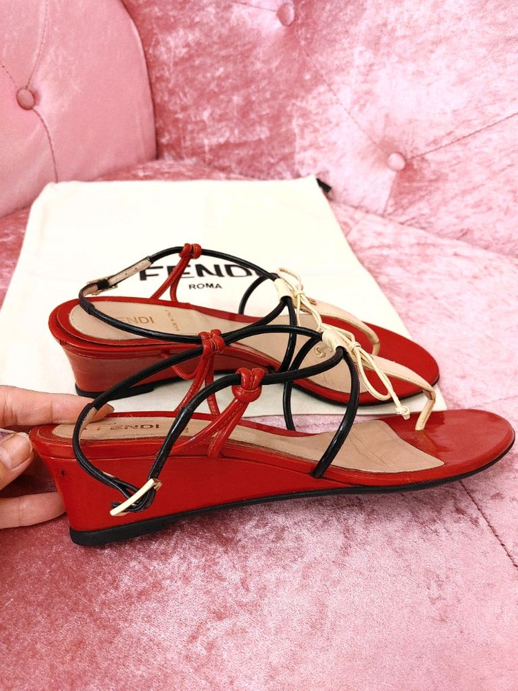 정품- 펜디 샌들--2