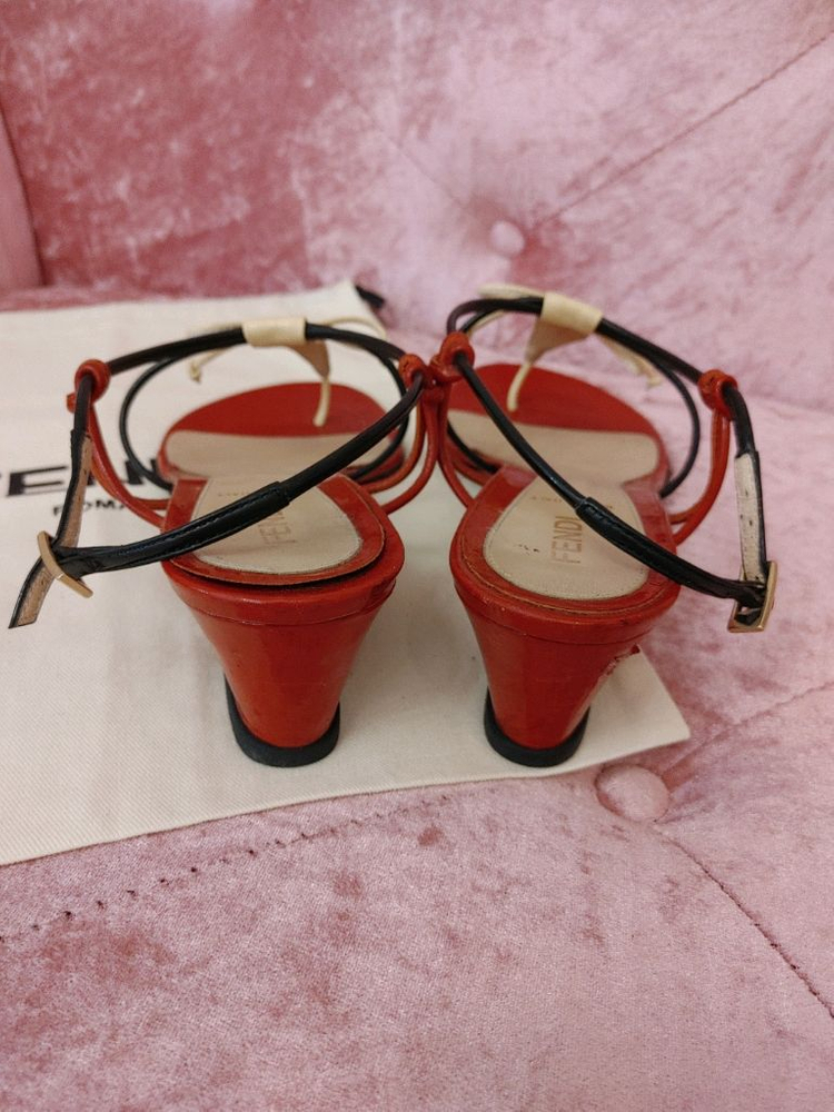 정품- 펜디 샌들--5