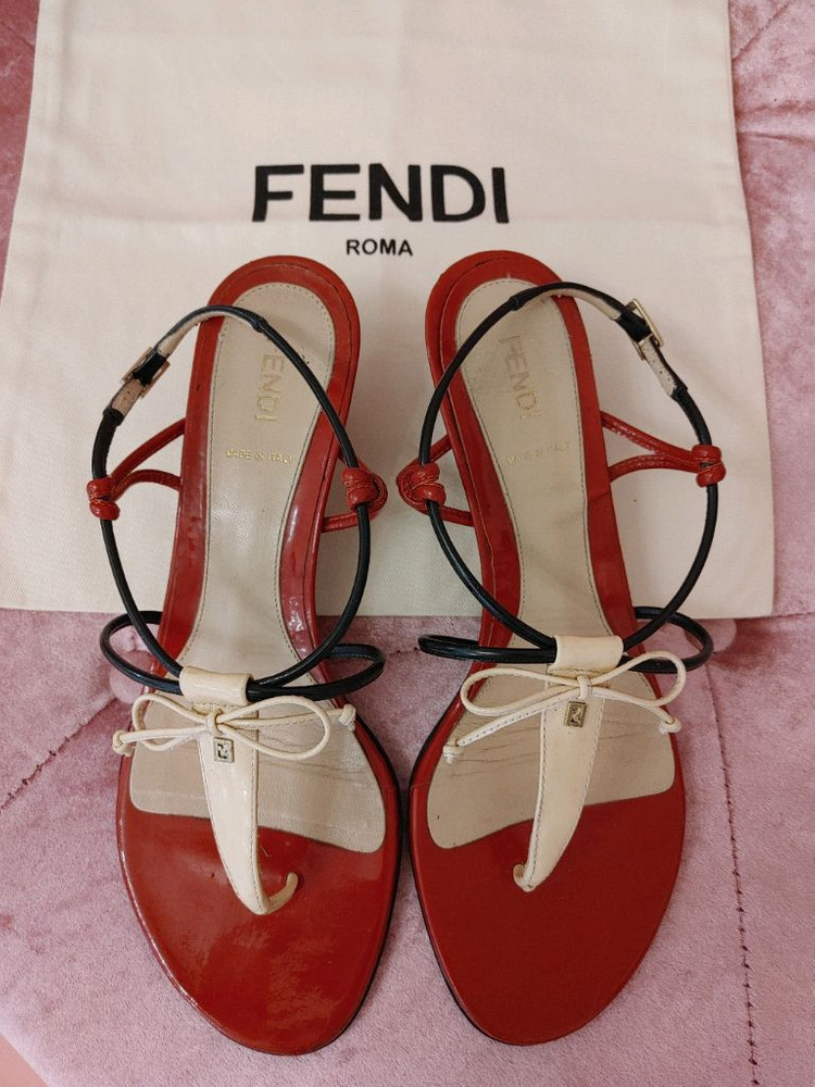 정품- 펜디 샌들--9