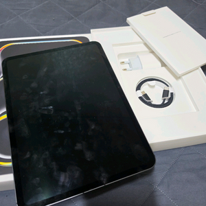 프로11 m4 256 셀룰러 풀박 + 매직키보드 + 애플펜슬프로 팝니다