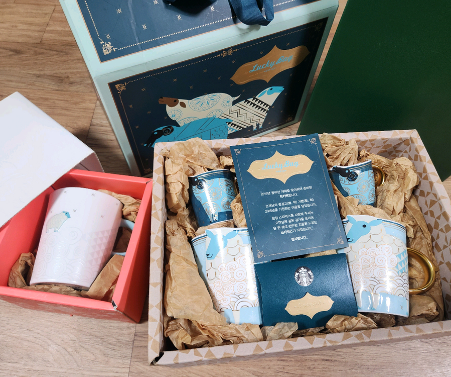 스타벅스 양의해 한정 머그컵, 에스프레소컵, 카드 커플 선물세트(미사용)--1