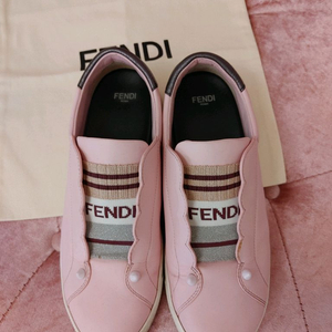 정품- 펜디 스니커즈