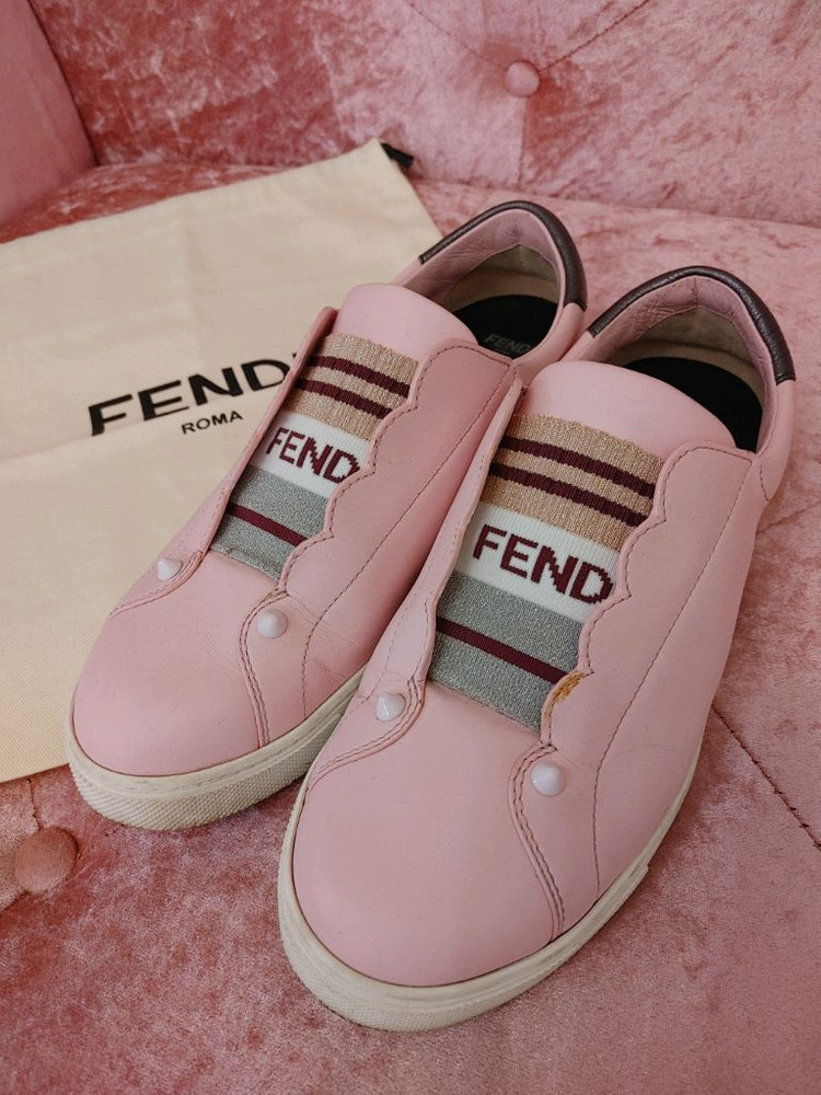 정품- 펜디 스니커즈--1