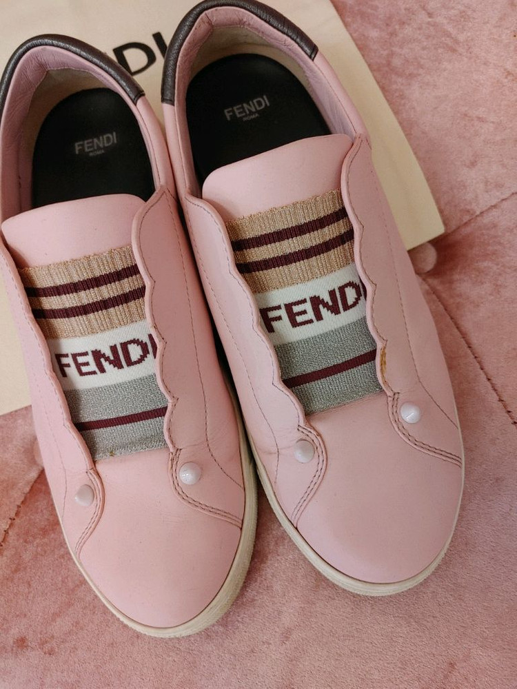 정품- 펜디 스니커즈--4