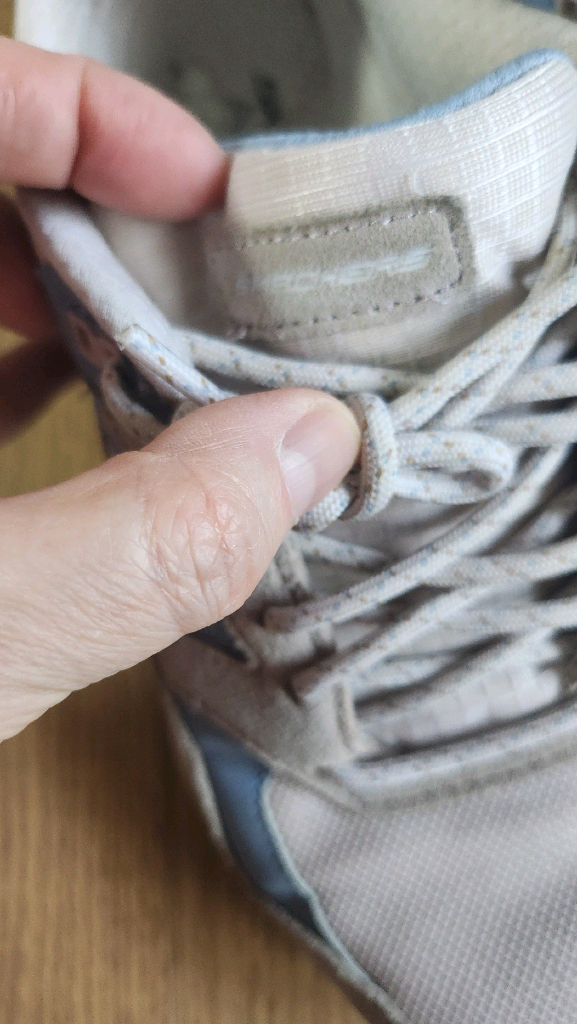 스캐쳐스 운동화240--3