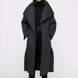 토템(TOTEM) 시그니처 퀼티드 코트 블랙