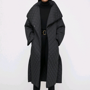 토템(TOTEM) 시그니처 퀼티드 코트 블랙