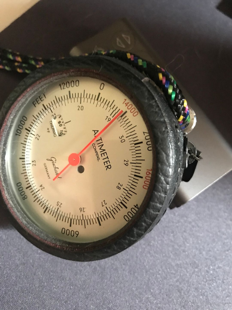 독일제 전문가용 기샤르 /고도계.기압계.온도보정.--1