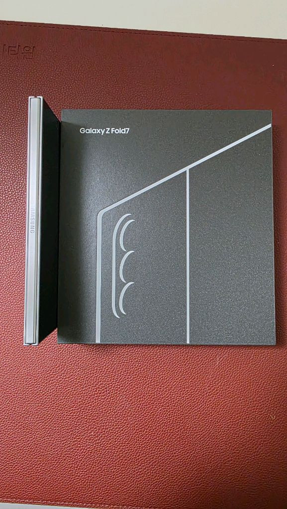 Z폴드7 512기가 자급제 실버 팝니다.--1