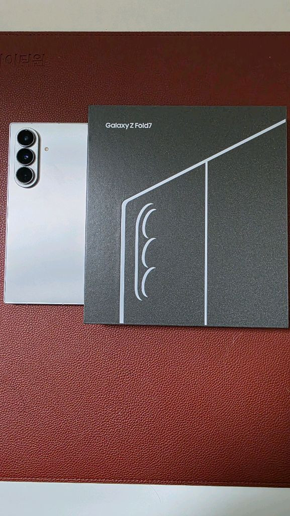 Z폴드7 512기가 자급제 실버 팝니다.--2