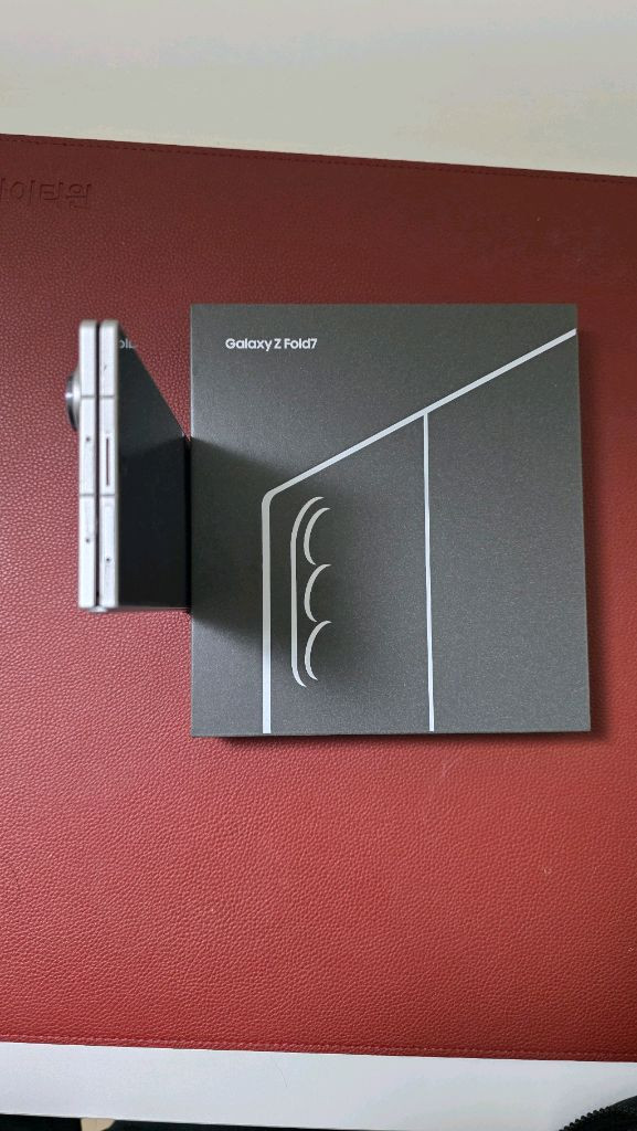 Z폴드7 512기가 자급제 실버 팝니다.--3