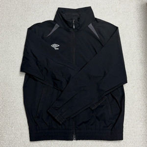 엄브로 블랙 바람막이 자켓