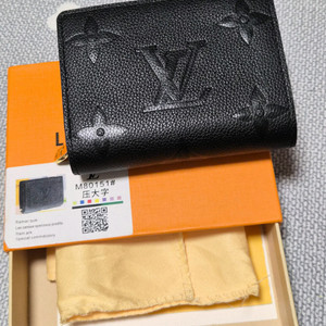 루이비통 클레아 월릿 블랙