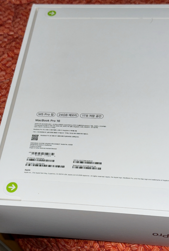 애플 M5 pro 맥북 프로 16인치 (2026년 최신형) 실버 24gb 1tb 18코어 20코어 미개봉 팝니다--1
