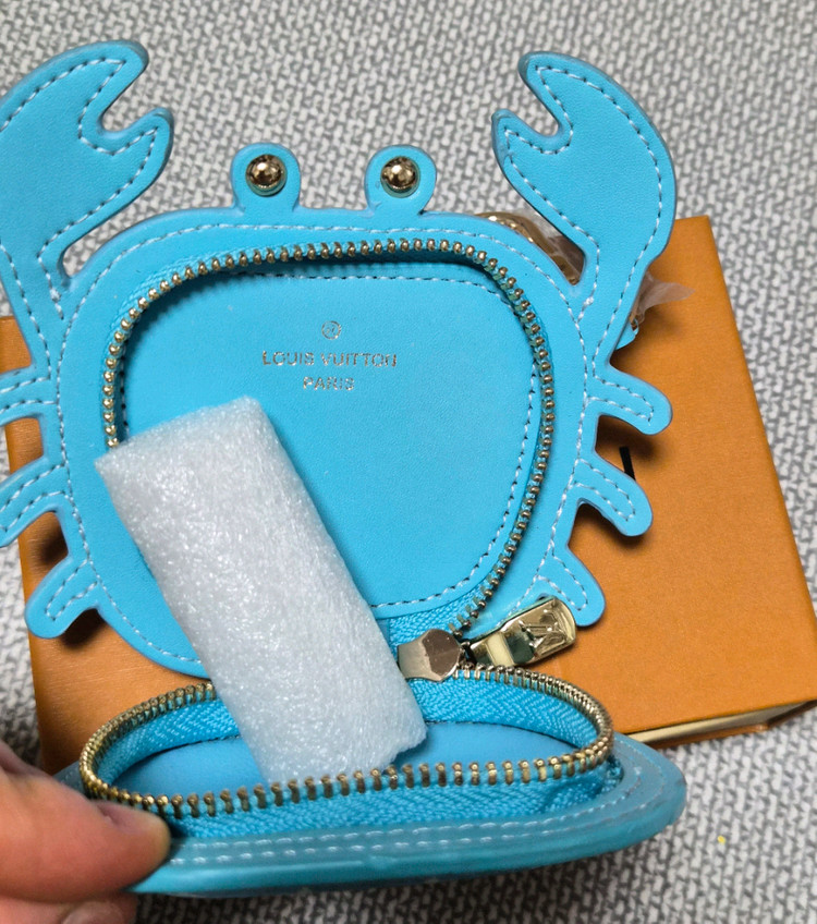 루이비통 꽃게 키링 (하늘색)--3