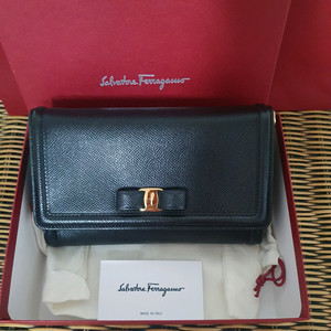 (정품)페라가모 바라 보우 미니 체인 크로스백 블랙