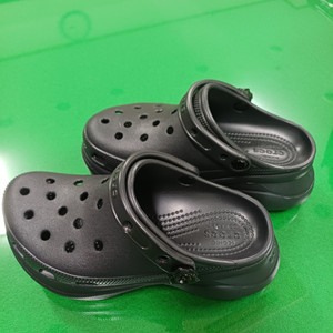 크록스 베이트랜슬루센트 플로럴 클로그 블랙 230